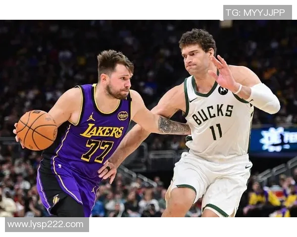 布鲁克洛佩斯:从篮筐之下到全明星的华丽蜕变与篮球生涯回顾