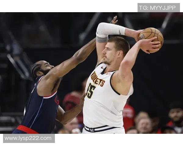 快船与勇士激战G6争夺季后赛晋级关键战役的精彩回顾与分析