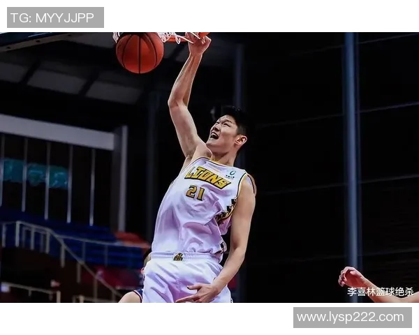 胡金秋：从青涩新星到篮球场上的璀璨巨星的成长之路与奋斗历程